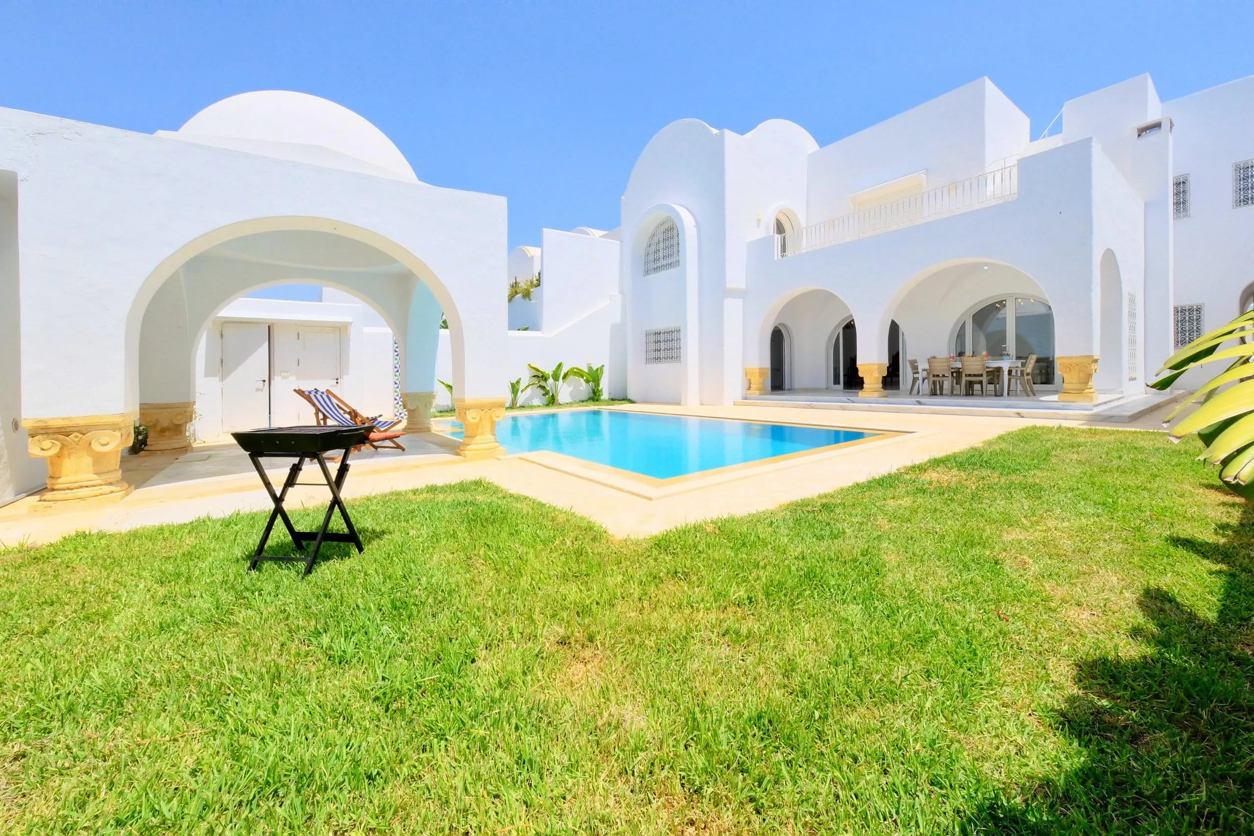 The garden and pool